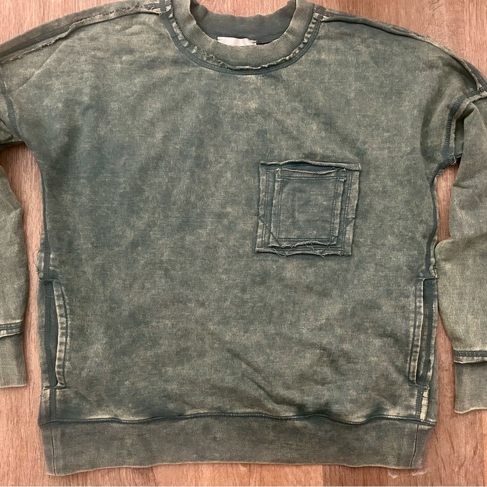 Zenana acid wash pullover size medium